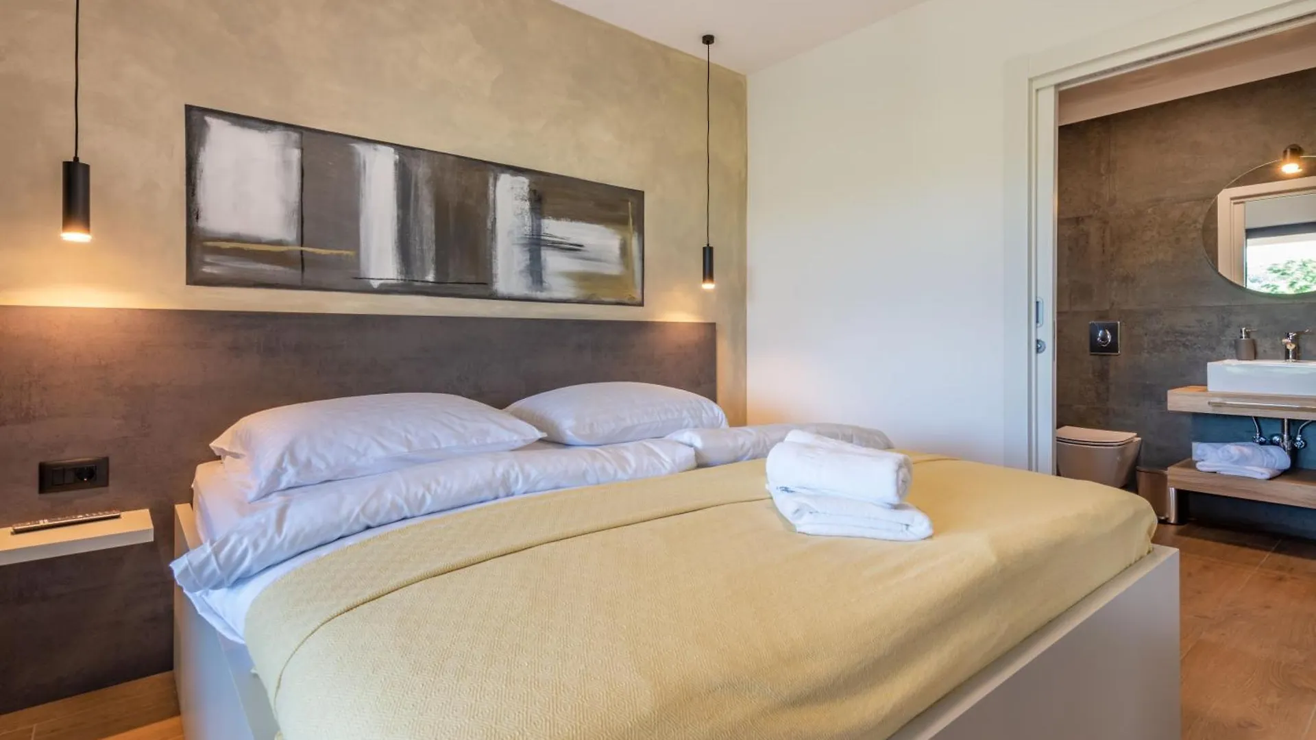Tatil Evi Villa Mochi, A Beautiful Modern Villa In A Tranquil Enviroment Pićan