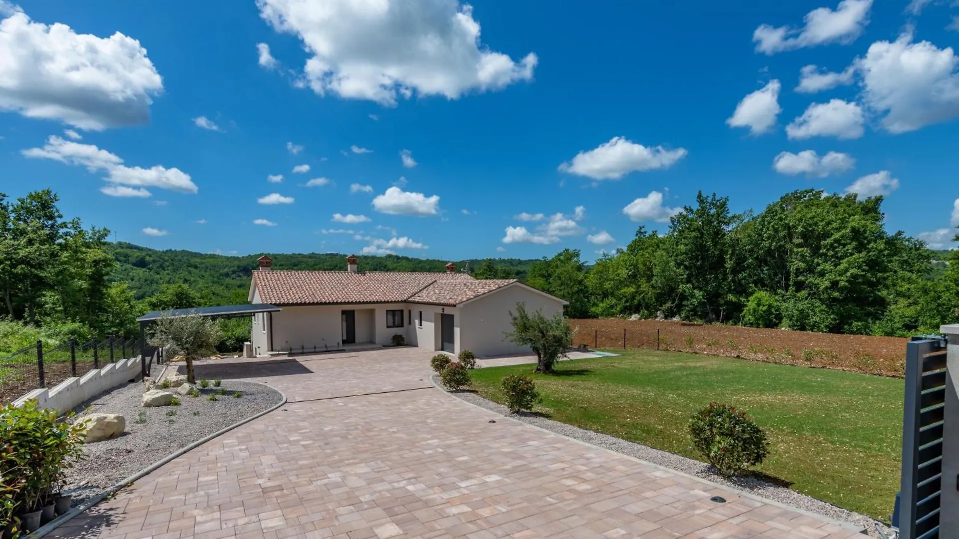 Villa Mochi, A Beautiful Modern Villa In A Tranquil Enviroment Pićan