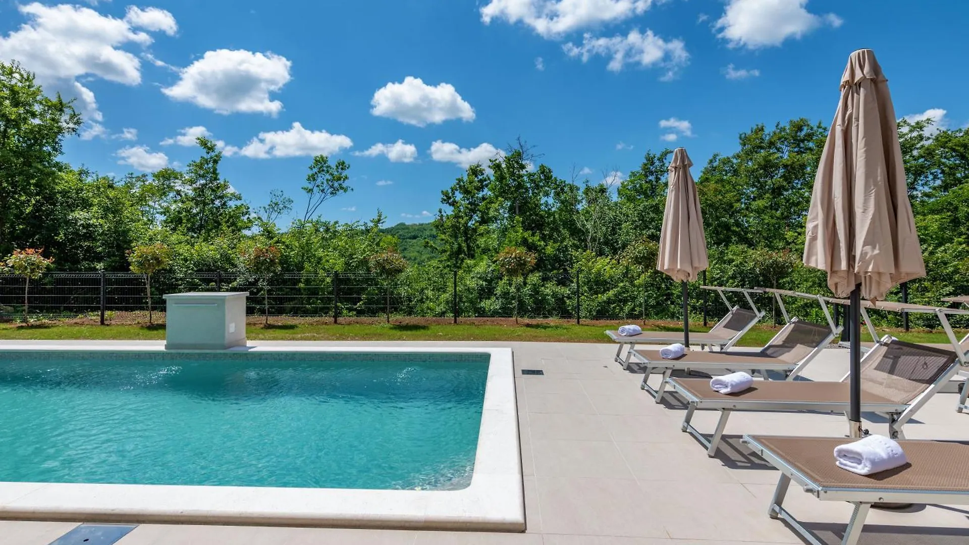 Villa Mochi, A Beautiful Modern Villa In A Tranquil Enviroment Pićan